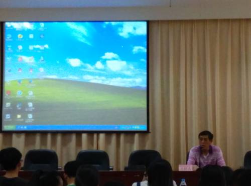 思政教研部舉辦《十八屆四中全會宣講》的講座