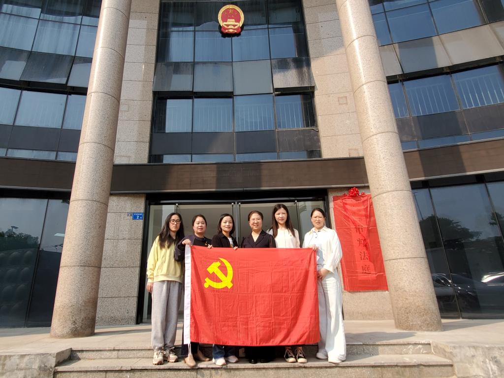 “零距離”觀摩，“沉浸式”普法—學(xué)生工作部（招生就業(yè)辦）黨支部參加現(xiàn)場庭審觀摩活動