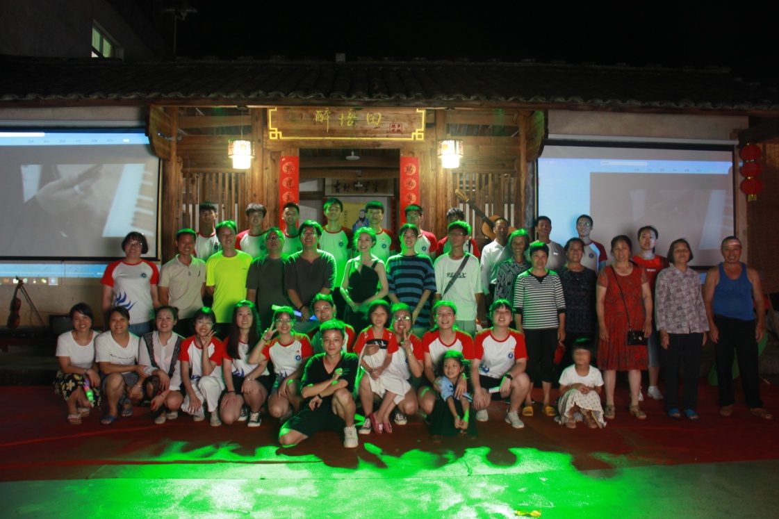 圖13 師生攜手宣和鄉(xiāng)升星村紅歌隊(duì)唱響《我和我的祖國(guó)》，共慶新中國(guó)成立70周年.jpg